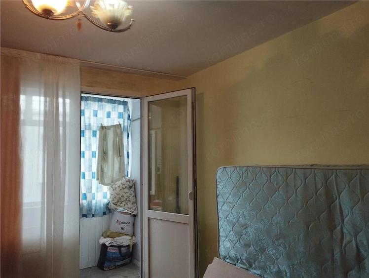 Apartament cu 3 camere semidecomandat în Republicii