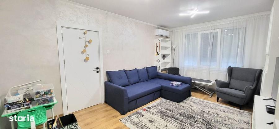 Apartament cu 3 camere semidecomandat în Titan
