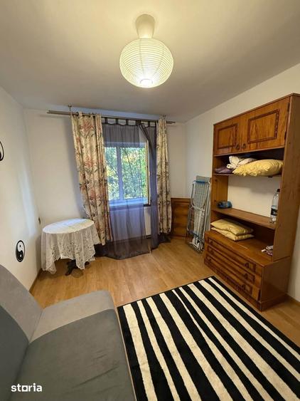 Apartament cu 3 camere decomandat în Rovine