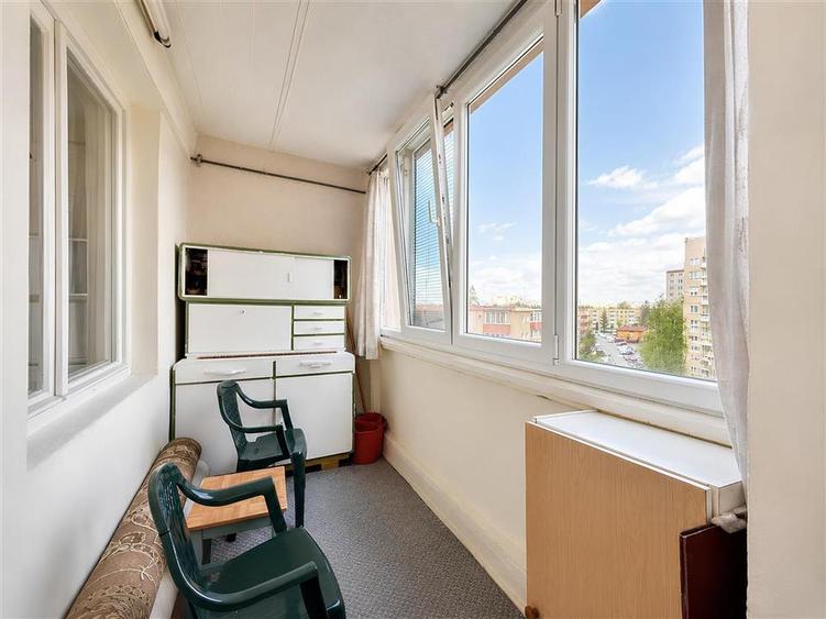 Apartament cu 3 camere semidecomandat în Griviței