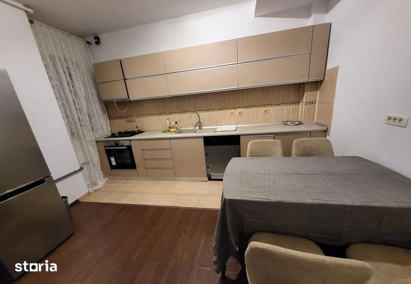 Casă cu 3 camere semidecomandat cu Teren 50 Mp în Străulești