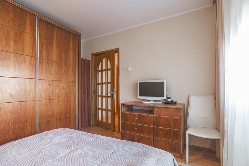 Apartament cu 3 camere decomandat, mobilat în Balada