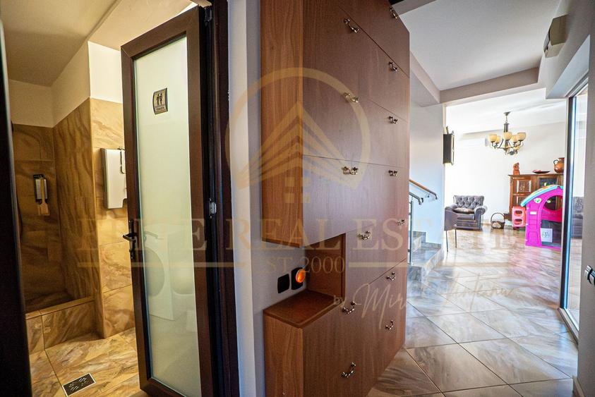Casă individuală cu 5 camere cu Piscina în Palazu Mare
