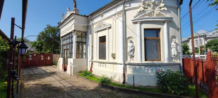 Casă cu 4 camere în Caracal