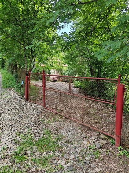 Casă cu 2 camere în Almașu Mare