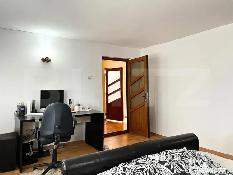 Casă cu 7 camere cu Teren 3000 Mp în Central