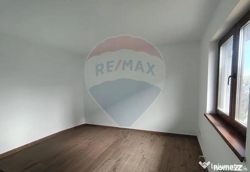Casă cu 3 camere cu Teren 1326 Mp în Central