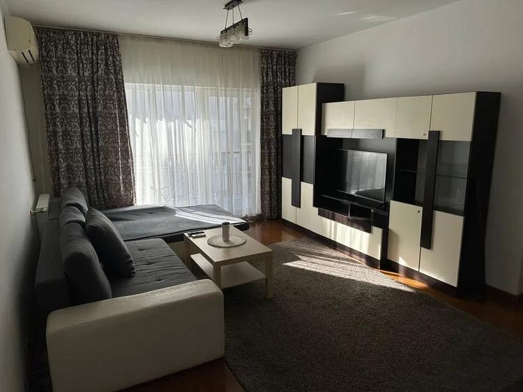 Apartament cu 2 camere decomandat, mobilat în Păcii