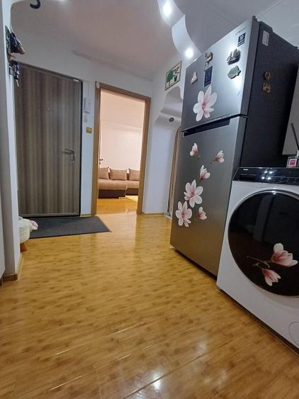 Apartament cu 2 camere decomandat în E3