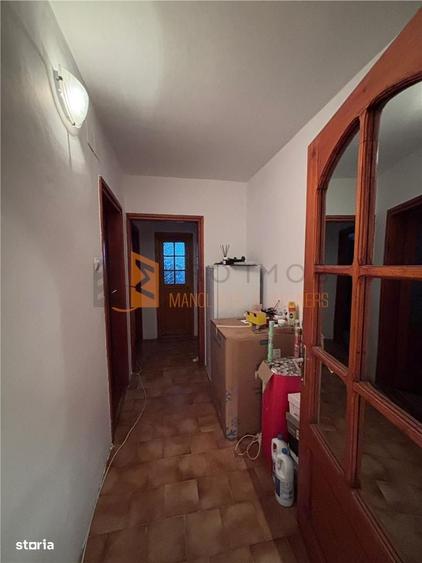 Apartament cu 3 camere decomandat în Lacu