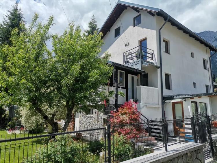 Casă cu 5 camere în Valea Alba