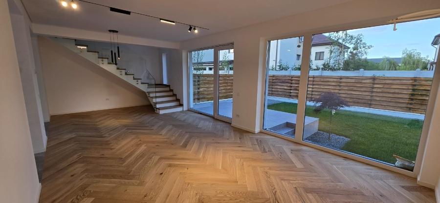 Duplex cu 4 camere cu Canalizare în Central