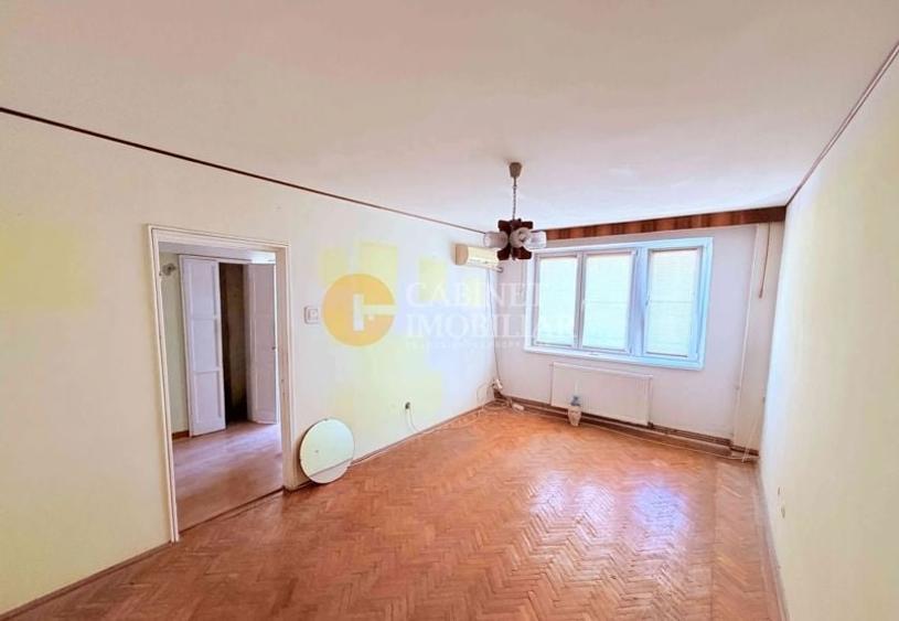Apartament cu 2 camere semidecomandat în Piața Unirii