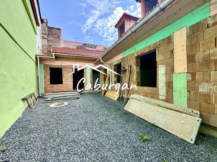 Casă individuală cu 7 camere cu Canalizare în Ultracentral