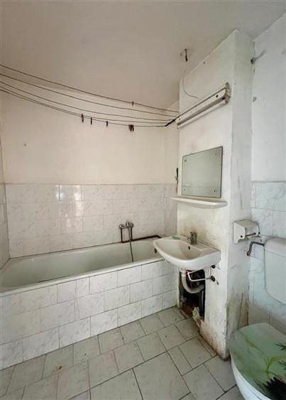 Apartament cu 3 camere semidecomandat în Feldioara