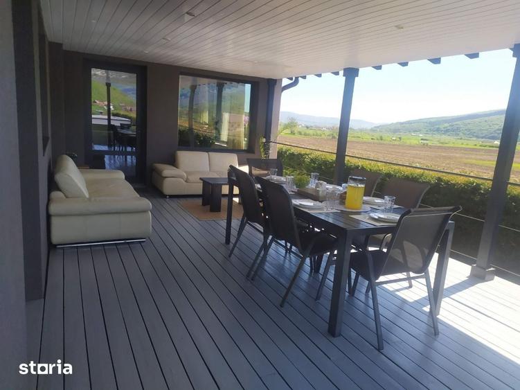 Casă cu 6 camere cu Teren 900 Mp în Cetate