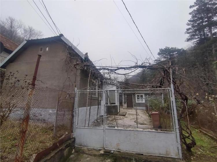 Casă cu 4 camere cu Teren 468 Mp în Oravița