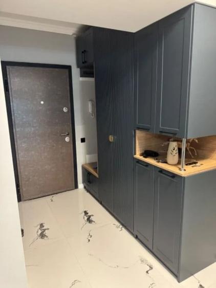 Apartament cu 3 camere semidecomandat, mobilat în Drumul Taberei