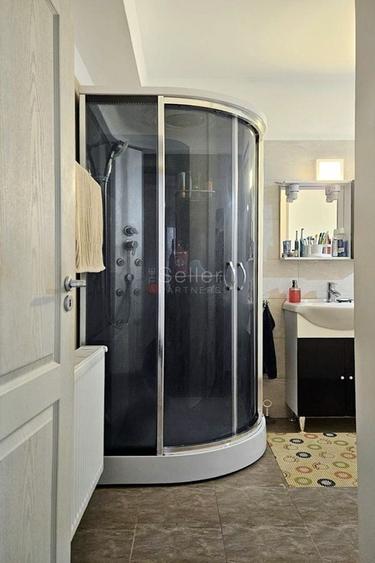 Apartament cu 3 camere decomandat, mobilat în Tractorul