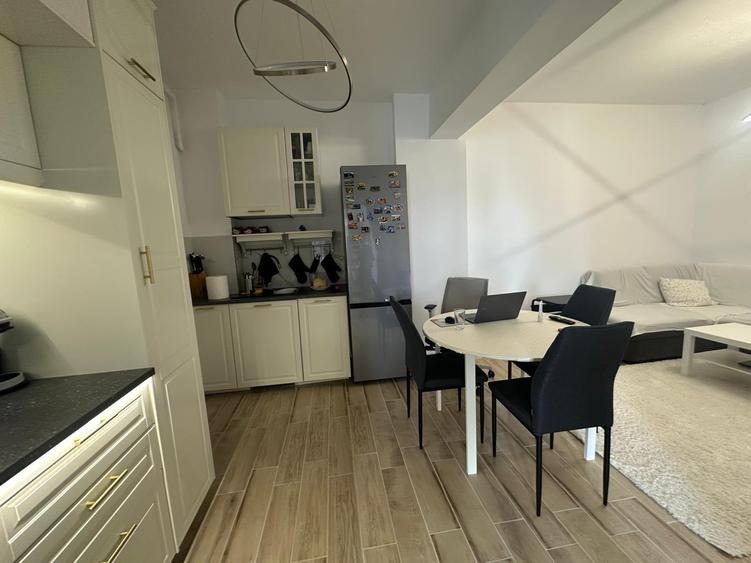 Apartament cu 3 camere decomandat, mobilat în Theodor Pallady