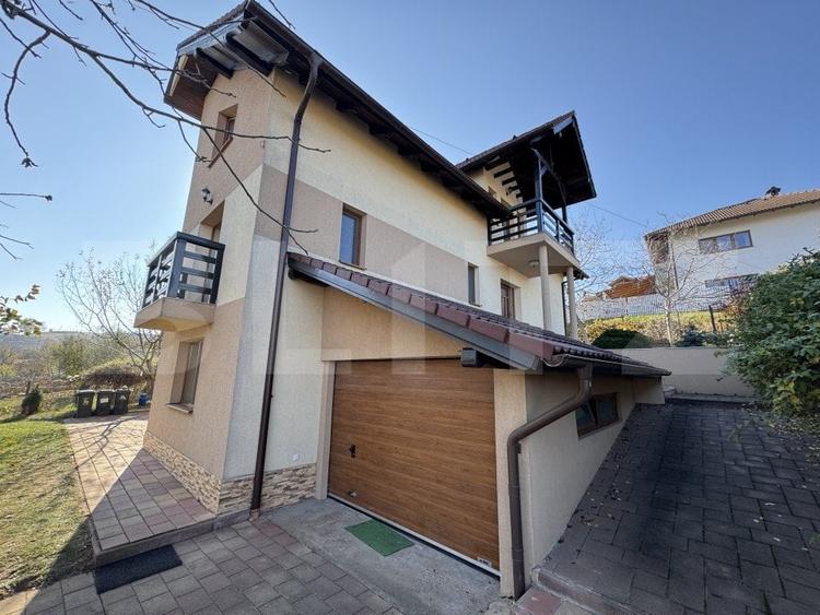 Casă individuală cu 6 camere cu Canalizare în Cetate