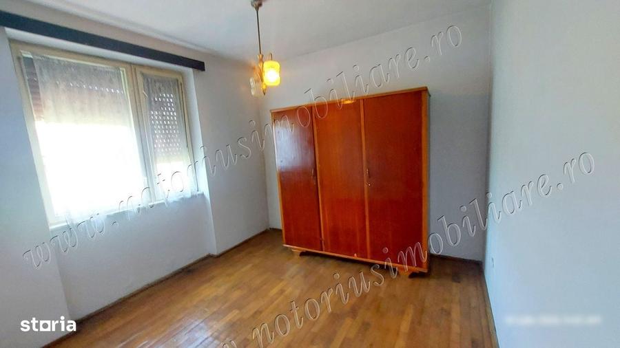 Apartament cu 3 camere semidecomandat în Micro 4