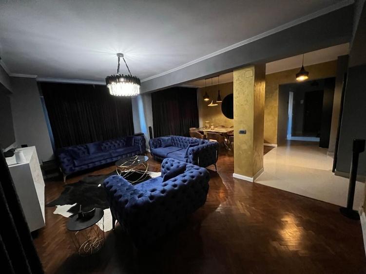 Apartament cu 4 camere decomandat, mobilat în Central