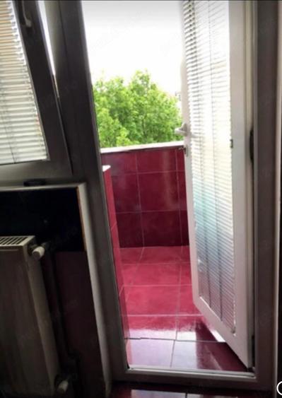 Apartament cu 3 camere decomandat în Torontalului