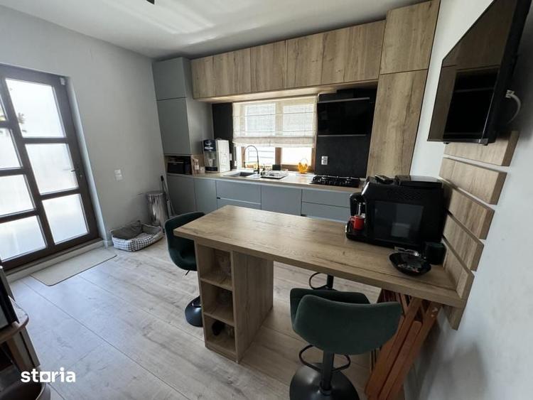 Casă cu 4 camere cu Teren 400 Mp în Podari