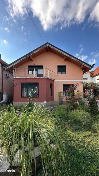 Casă cu 8 camere cu Teren 1420 Mp în Ghiroda