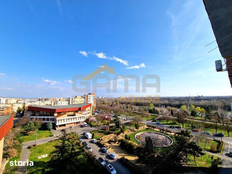 Apartament cu 3 camere decomandat în Polivalentă