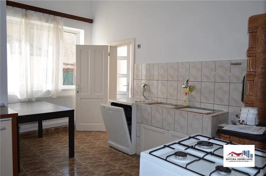 Casă cu 3 camere în Semicentral