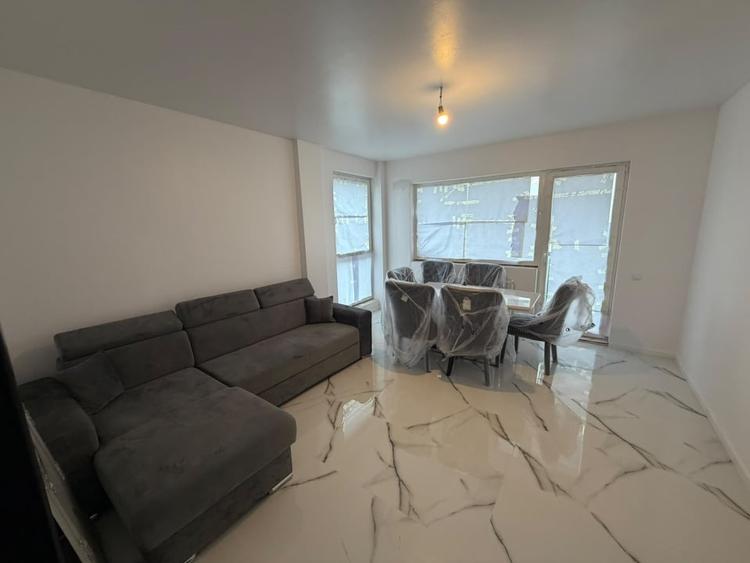 Apartament cu 3 camere semidecomandat în Florești