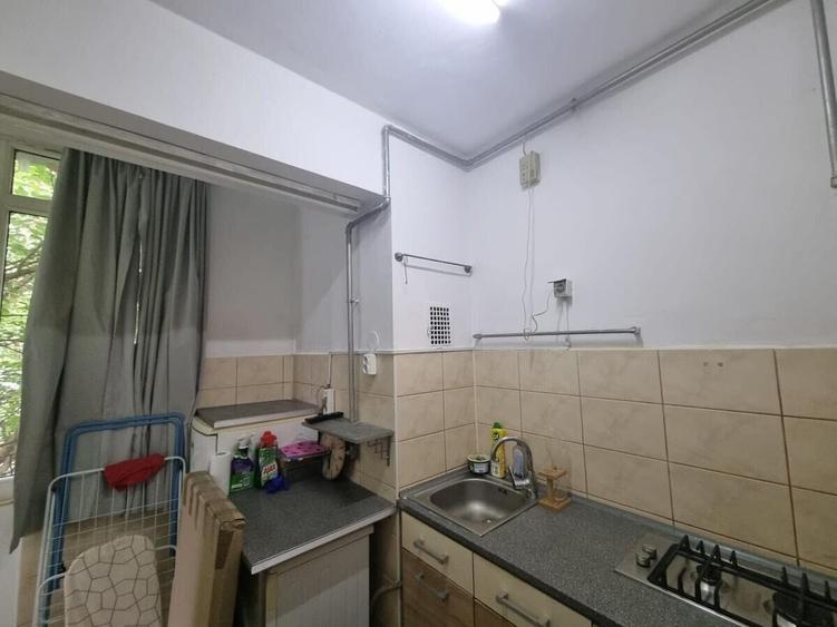 Garsonieră decomandată, mobilată în Baba Novac