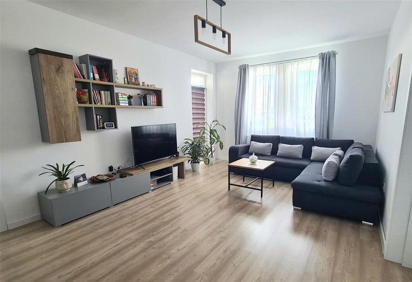 Apartament cu 2 camere semidecomandat, mobilat în Industrial Est