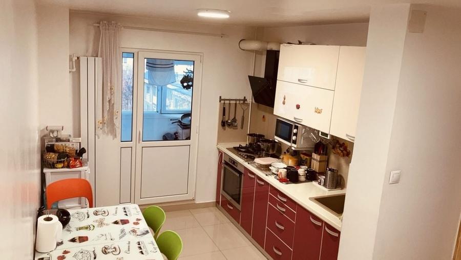 Apartament cu 3 camere decomandat în Crângași