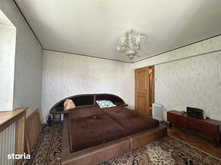 Casă cu 5 camere cu Teren 5000 Mp în Puchenii Mari