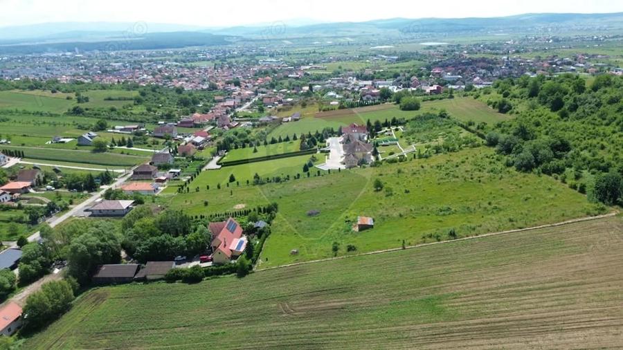 Teren de 730 mp, în Est