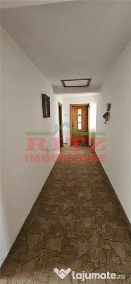 Casă cu 7 camere cu Teren 1756 Mp în Caracal