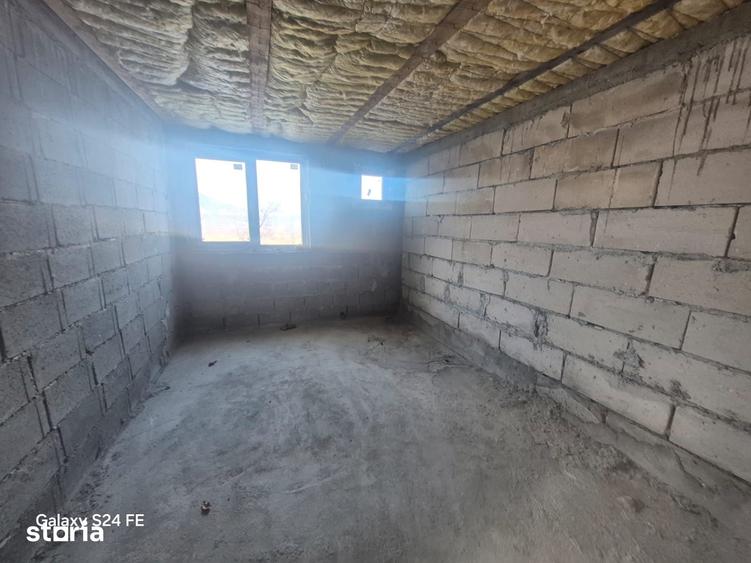 Casă cu 8 camere cu Teren 800 Mp în Central