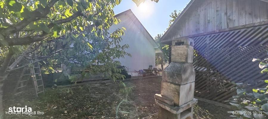 Casă cu 3 camere decomandat în Cristești