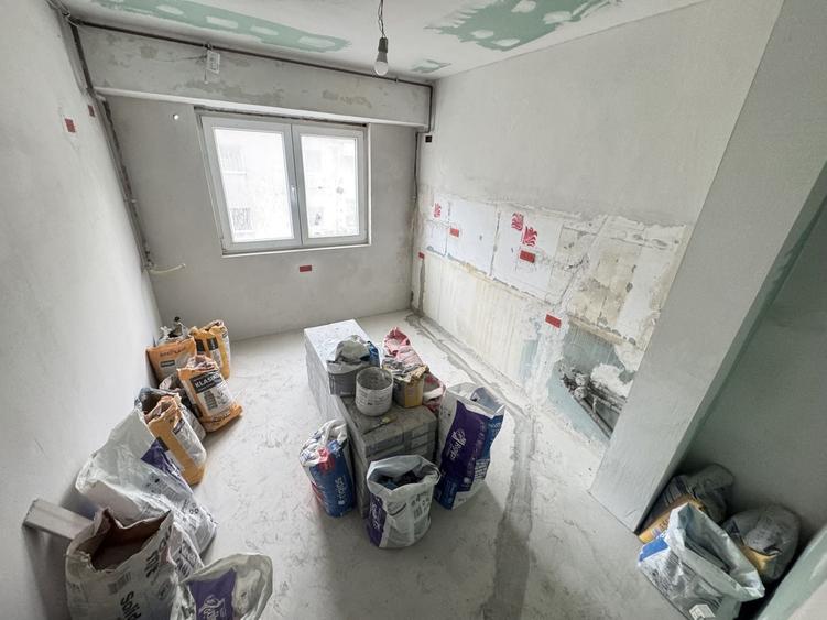 Apartament cu 3 camere decomandat în CET