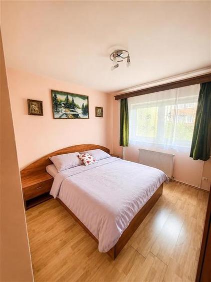 Apartament cu 4 camere semidecomandat, mobilat în Tractorul