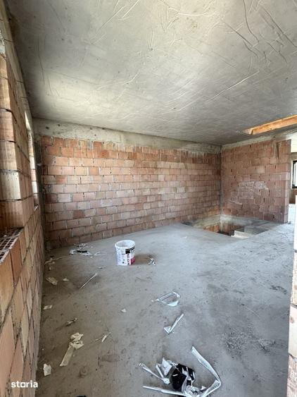 Casă cu 4 camere în Stupini