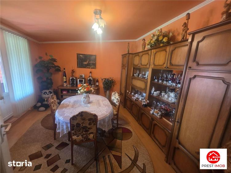 Casă cu 6 camere cu Teren 250 Mp în 22 Decembrie 1989