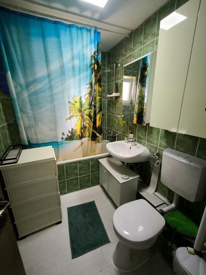 Apartament cu 3 camere decomandat în Între Lacuri
