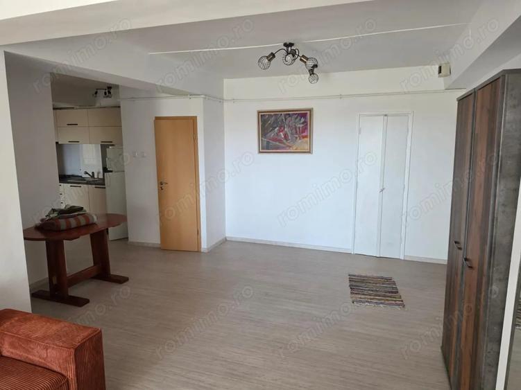 Apartament cu 3 camere decomandat în Gheorghe Lazăr