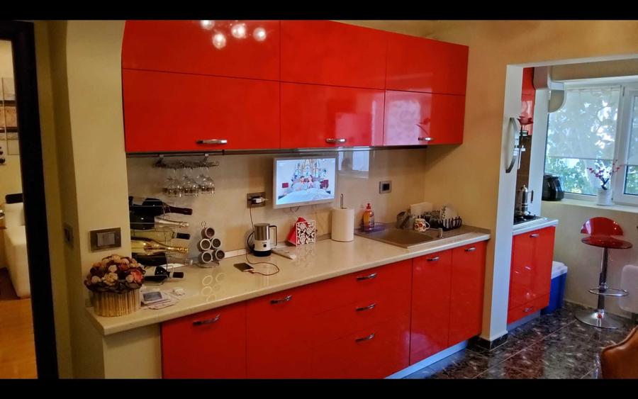 Apartament cu 3 camere decomandat în Sud