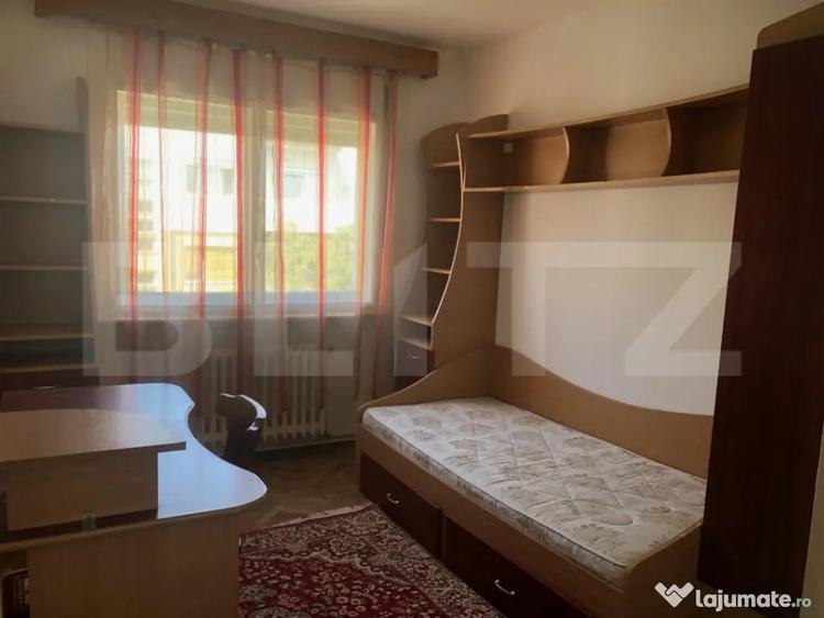 Apartament cu 3 camere semidecomandat în Central