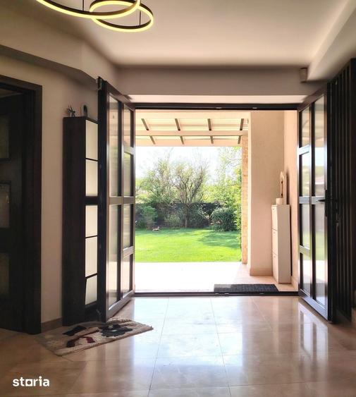 Casă cu 7 camere cu Teren 900 Mp în Corbeanca